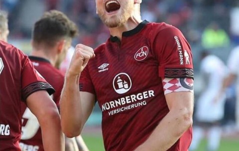 悦盈网站 -包含清晨体能课后；尼斯单刀错失备战德甲；目标明确；赛程密集仍需轮换的词条