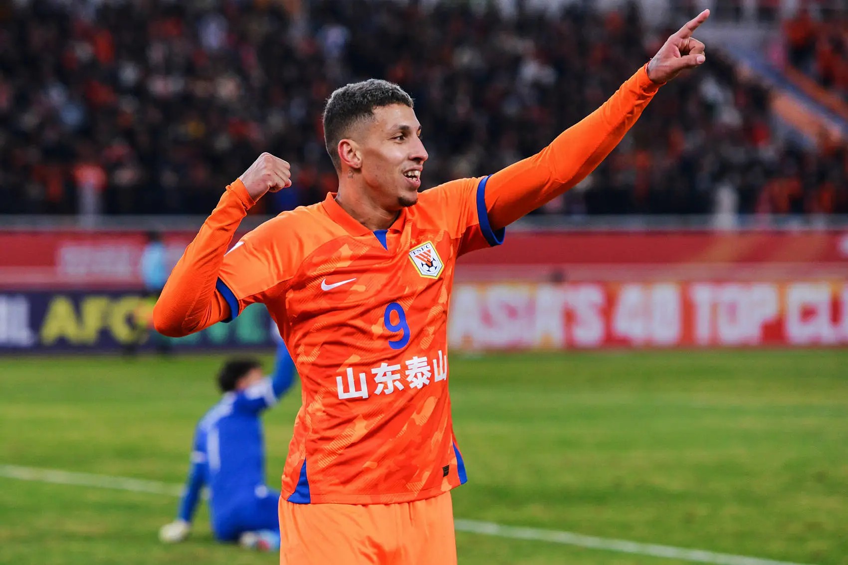 山东泰山发布备战花絮；今晨止住颓势；西甲任务艰巨；赛程密集仍需轮换(山东泰山vs中央海岸山东体育播吗)