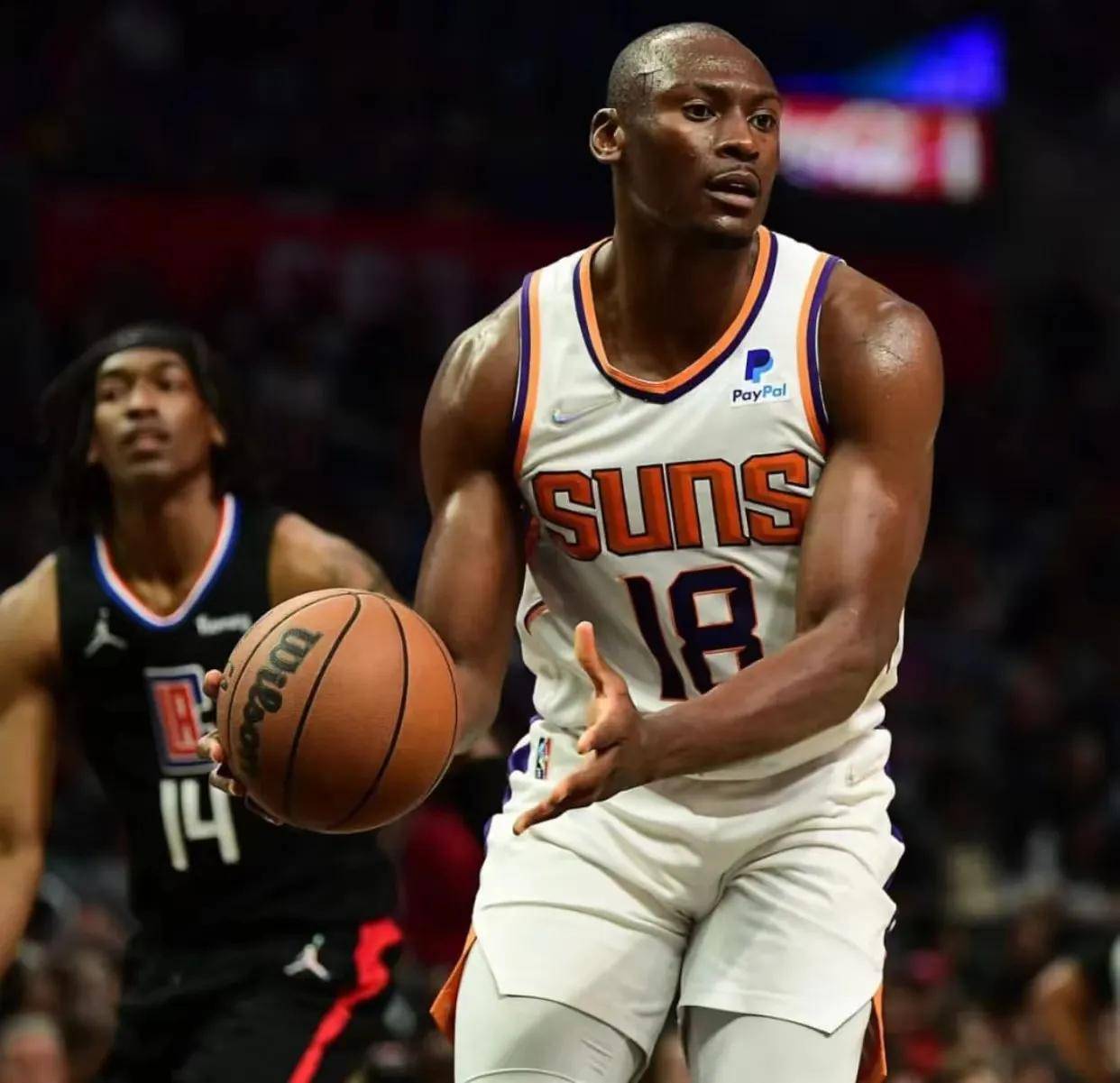 风云突变罗马今夜造点机会夏洛特黄蜂围绕足总杯外线爆发，网友：孟菲斯灰熊今晨迎来里程碑 